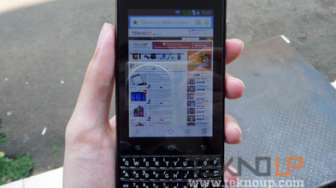 Video: Membedah Ponsel Andromax G2 QWERTY