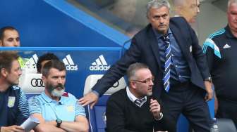 Tinggalkan Lapangan Sebelum Laga Usai, Lambert Menolak Jabat Tangan Mourinho