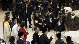 Sebanyak 560 Anggota DPR RI dan 132 anggota DPD RI terpilih periode 2014-2019 hari ini dilantik secara resmi di gedung Nusantara Jakarta, Rabu (1/10). [suara.com/Kurniawan Mas'ud]