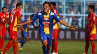 Dua Gol Samsul Arif Menangkan Arema