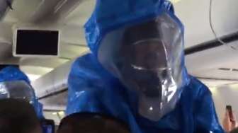 Video: Berteriak Miliki Ebola, Penumpang Pesawat Dievakuasi