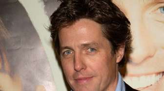 Hugh Grant Kewalahan Cium Bibir Julia Roberts