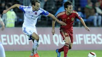 David Silva (kanan) berhasil memperdaya bek Estonia [Reuters/Ints Kalnins]