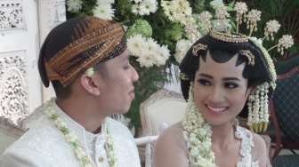 Artis Niken Anjani resmi menjadi istri Rana Devara Sofyar usai akad nikah di Ruang Birawa, Gedung, Bidakara, jln. Gatot Subroto, Jakarta Selatan, Minggu (12/10). [suara.com/Ismail]