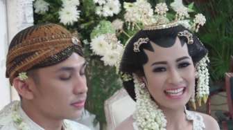 Artis Niken Anjani resmi menjadi istri Rana Devara Sofyar usai akad nikah di Ruang Birawa, Gedung, Bidakara, jln. Gatot Subroto, Jakarta Selatan, Minggu (12/10). [suara.com/Ismail]