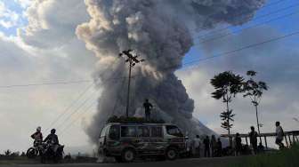 Foto: Gunung Sinabung Meletus 