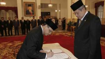 Presiden SBY melantik sebanyak 22 Duta Besar di Istana Negara, Rabu (15/10). Pengangkatan dubes baru ini tertuang dalam Surat Keputusan Presiden (Keppres) No. 95 P Tahun 2014. [Rumgapres/Abror]