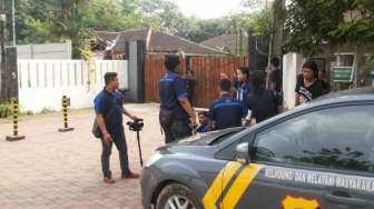 Acara Siraman Raffi Ahmad Dijaga Polisi