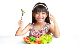 Buat Suasana Bahagia, Ini Tips Memberikan Makan Kapada Anak