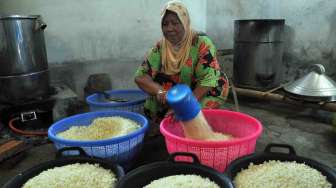 Industri pembuatan beras jagung instan Pandawa desa Greges, Tembarak, Temanggung, Jateng, Sabtu (13/10). [Antara/Anis Efizudin]