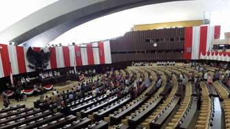 Presiden dan Wakil Presiden terpilih Joko Widodo (Jokowi) dan Jusuf Kalla (JK) mengikuti geladi bersih pelantikan di Ruang Paripurna, Gedung Nusantara MPR, Senayan, Jakarta, Sabtu (18/10). [suara.com/Bowo Raharjo]