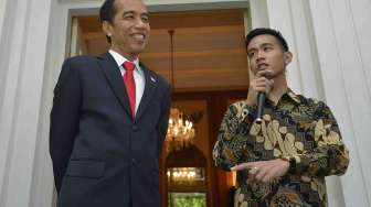 Presiden terpilih Joko Widodo sebelum menuju Gedung MPR di Jakarta, Senin (20/10).