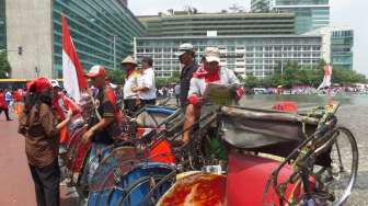 Dubes Inggris Naik Becak Keliling Unair