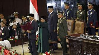 Joko Widodo dan Jusuf Kalla hari ini resmi menjadi Presiden dan Wakil Presiden Republik Indonesia periode 2014-2019 dalam sidang MPR yang di gelar hari ini di Jakarta, Senin (20/10). 