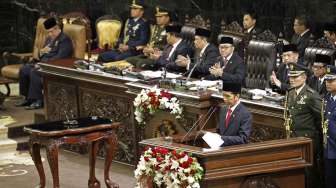 Joko Widodo dan Jusuf Kalla hari ini resmi menjadi Presiden dan Wakil Presiden Republik Indonesia periode 2014-2019 dalam sidang MPR yang di gelar hari ini di Jakarta, Senin (20/10). 