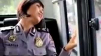Video: Asoy, Polwan Joget "Sakitnya Tuh di Sini"