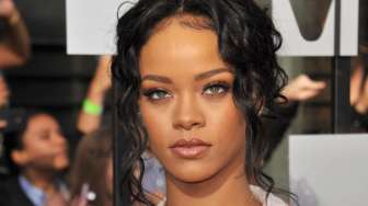 Wanita Ini Jadi Sorotan karena Wajahnya Mirip Rihanna, Sampai Dikomentari Rihanna yang Asli