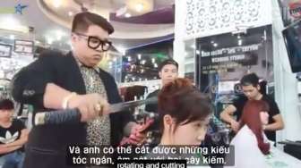 Di Salon Ini, Rambut Anda Dipotong Pakai Samurai