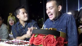 Riza Shahab dan Detri Warmanto Gelar Ultah Bareng