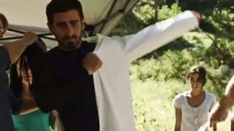 Lelaki Ini Akan Dimakan Hidup-hidup oleh Anaconda