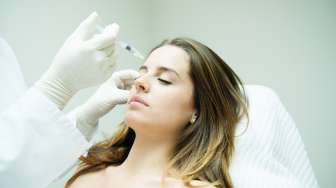 Sudah Rutin Suntik Botox, Perlukah Tetap Pakai Produk Skincare?