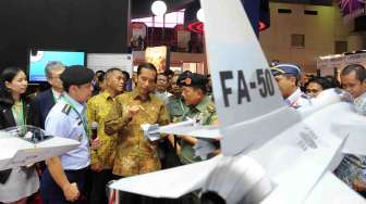 Jokowi Tinjau Indo Defence 2014