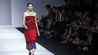 Inspirasi Baduy di Panggung Catwalk