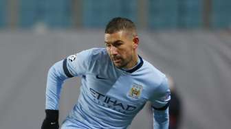 Aleksander Kolarov, Roberto Carlos dari Serbia