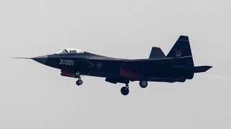 Cina Pamerkan J-31, Jet Tempur Siluman Terbaru