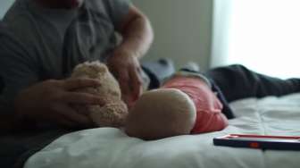 VIDEO: Trik Melarikan Diri dari Bayi yang Tertidur