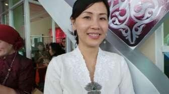 Nyoblos di TPS, Veronica Tan Ditemani Ajudan Pribadi Ganteng
