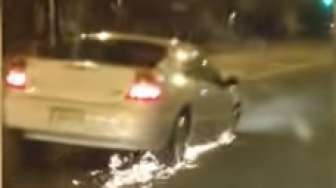Sopir Ini Tetap Ngebut Meski Ban Mobilnya Copot