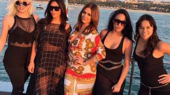 Kim Kardashian Pakai Kaftan Tembus Pandang