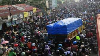 Tolak PP Pengupahan, Buruh Lumpuhkan Kawasan Industri Jatake