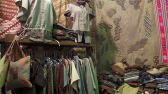 Cantiknya Batik Alami dari "Flo Natural Dyes"