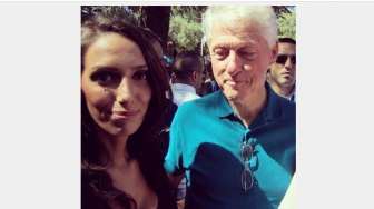 Bill Clinton Intip Payudara Perempuan