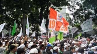 Bendera Persija Berkibar di Demo Tolak Ahok