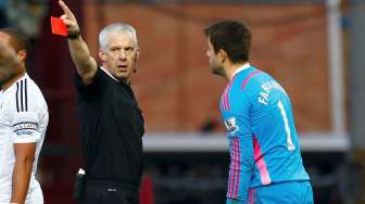 Banding Ditolak, Fabianski Absen Lawan Tottenham