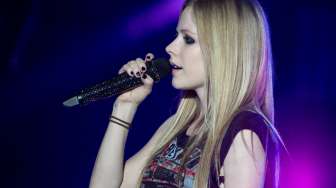 20 Tahun Berlalu! Avril Lavigne Remake Album Let Go, Penampilannya Dipuji Ikonik