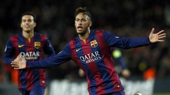 Neymar rayakan golnya ke gawang PSG [Reuters/Albert Gea]