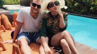 Kemesraan Syahrini dengan DJ Dash Berlin di Bali