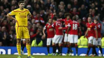 Begini reaksi kapten Liverpool Steven Gerrard setelah dikalahkan Manchester United di Old Trafford. REUTERS/Phil Noble