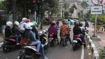 Rambu Larangan Sepeda Motor Melintas