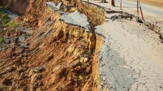 Lumpuh Total, Ini Titik-titik Jalan Malang-Kediri Tertutup Longsor
