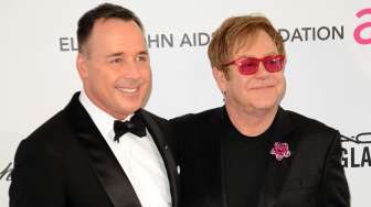 Ngaku Ditelpon Putin, Elton John Di-bully