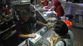 Emas Turun Tertekan Data Ekonomi AS yang Lebih Kuat