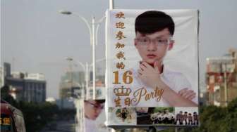 Gambar Raksasa Ini Bukan Iklan, tapi Foto Bocah yang Ulang Tahun