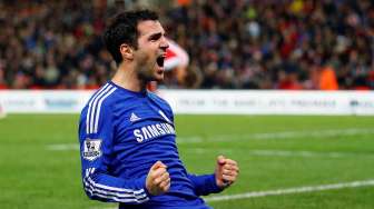 Cesc Fabregas rayakan golnya ke gawang Stoke City [Reuters/Darren Staples]