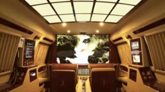 VIDEO: Bisa Tonton Bioskop di dalam Mobil Ini