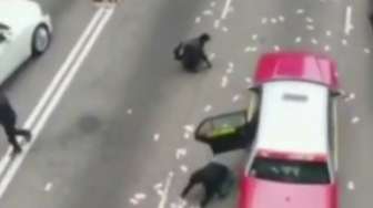 VIDEO: Uang Jutaan Dolar 'Terbang' di Jalanan Hongkong